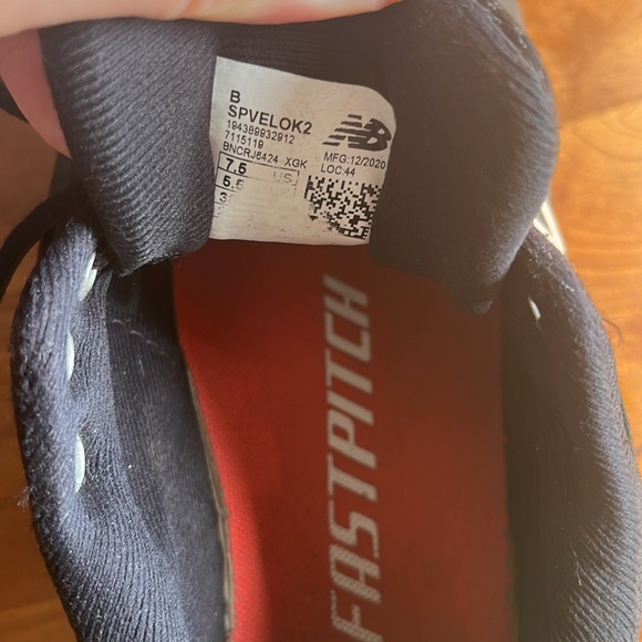 New balance, fast pitch softball cleats size 7 1/2 - Picture 2 of 6